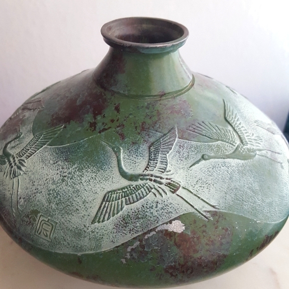 🌙Patina Metal "Flying Cranes" Ikebana Vase Toyo Japan w Chop Mark - Picture 5 of 11